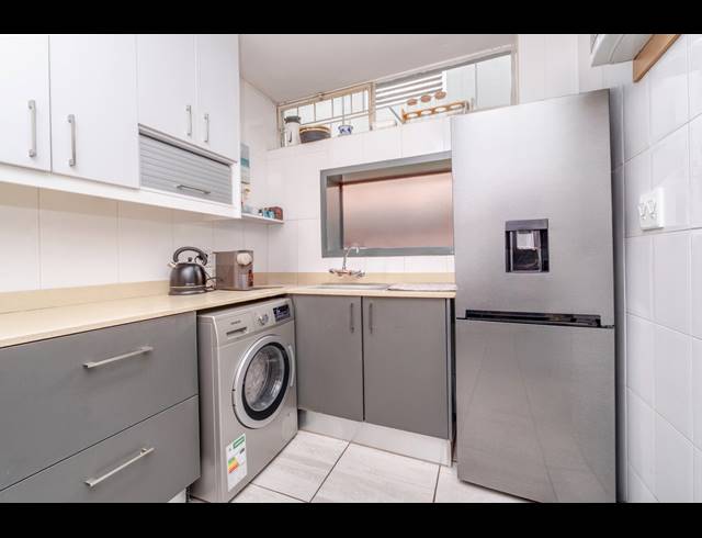2 BEDROOM APARTMENT FOR SALE IN DARRENWOOD